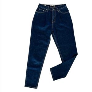 Levi’s premium Italian denim MOM jeans size 25